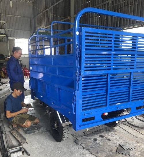 lắp ráp xe ba bánh chở gia súc