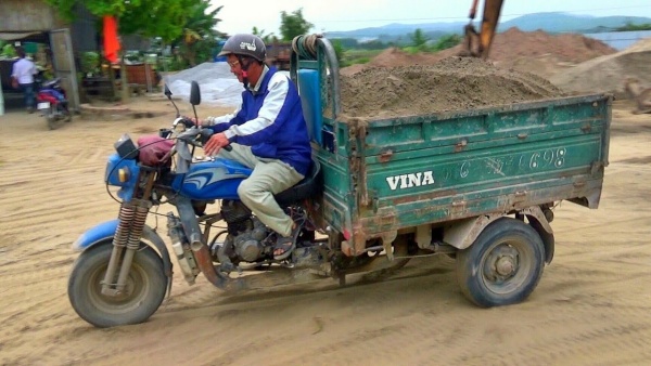 xe ba gác chở cát đá, xi măng